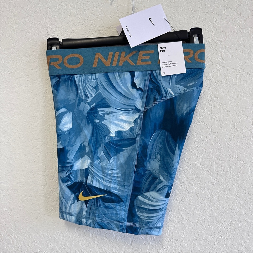 Bundle Nike Pro Women's 5" Shorts & Swoosh Medium-Support Padded Sports Bra - Picture 4 of 14